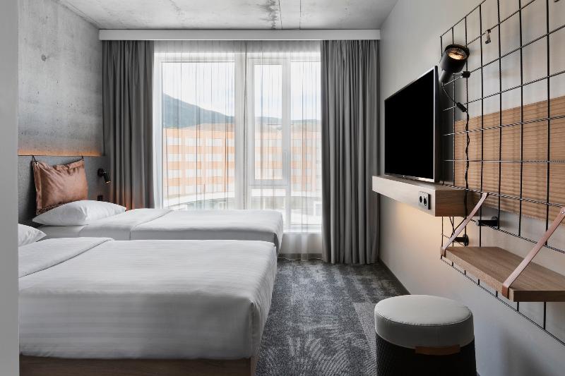 Люкс, Songphanburi