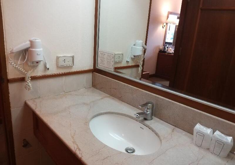 Номер Deluxe, Songphanburi