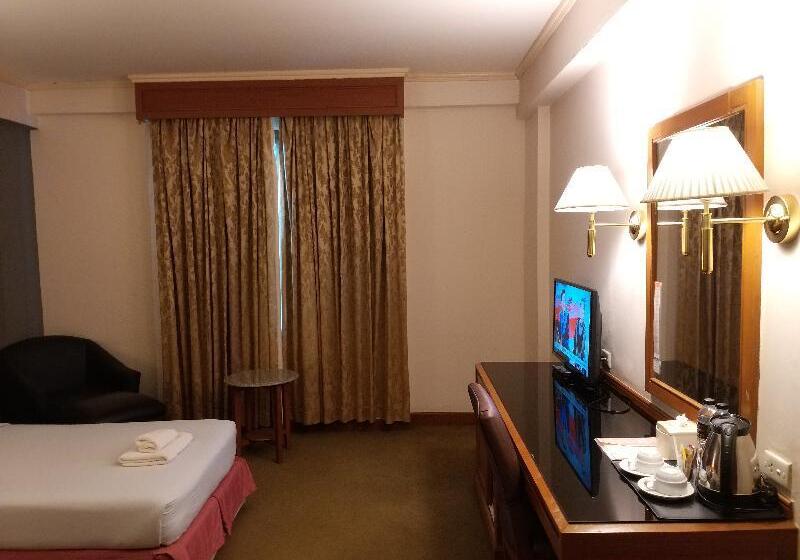 Номер Deluxe, Songphanburi