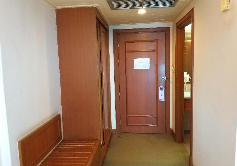 Номер Deluxe, Songphanburi