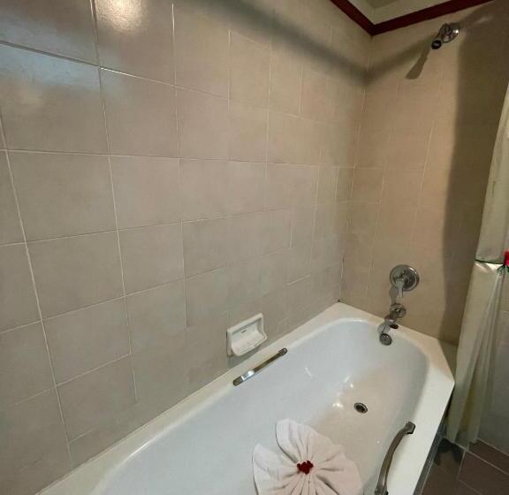 Номер Deluxe, Songphanburi