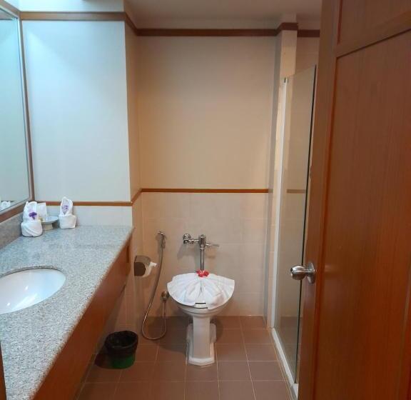 Номер Deluxe, Songphanburi