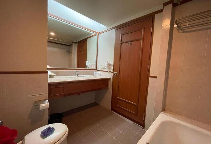 Семейный Номер, Songphanburi