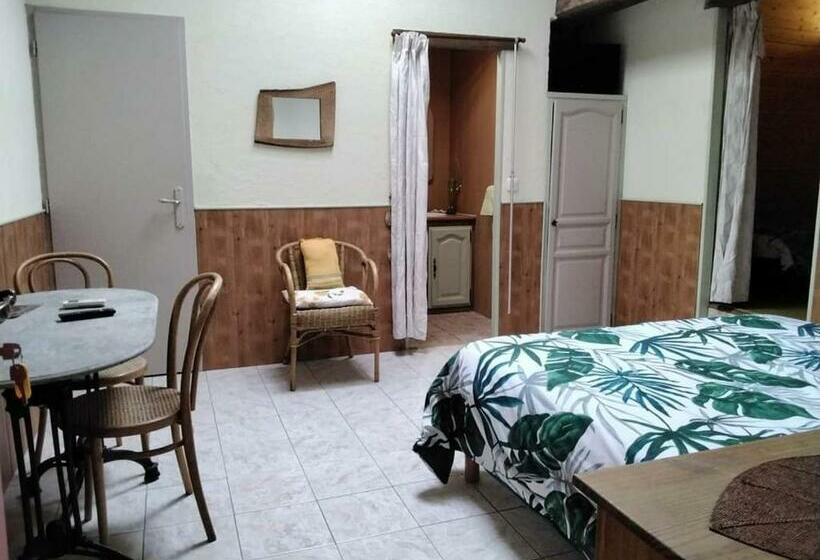 Четырехместный Номер Стандарт, Domaine De La Lucarliere
