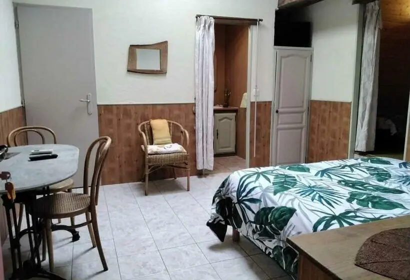 スタンダード4人部屋, Domaine De La Lucarliere