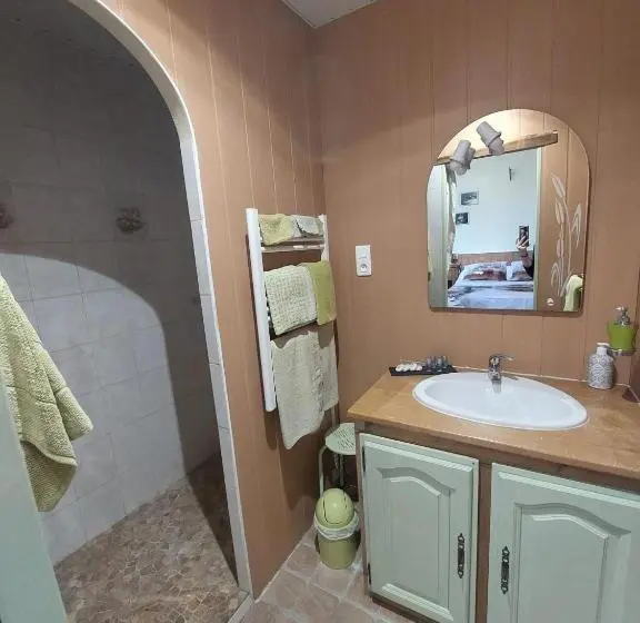 スタンダード4人部屋, Domaine De La Lucarliere