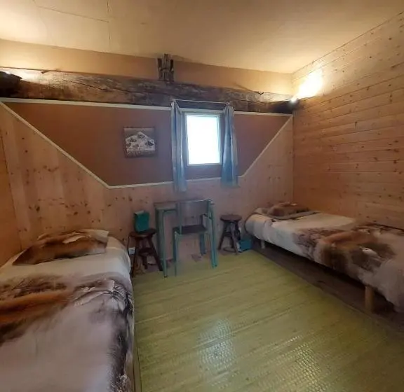 スタンダード4人部屋, Domaine De La Lucarliere