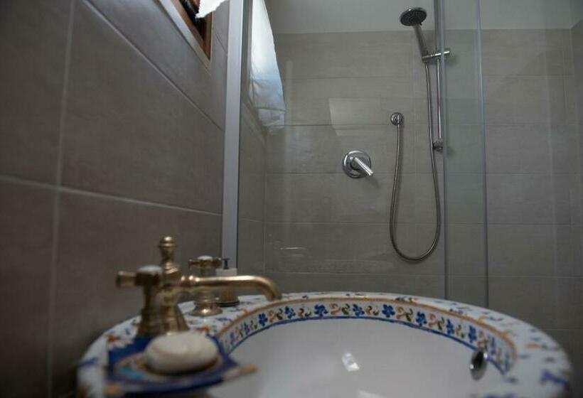 غرفة قياسية رباعية, Villa Cerasiello