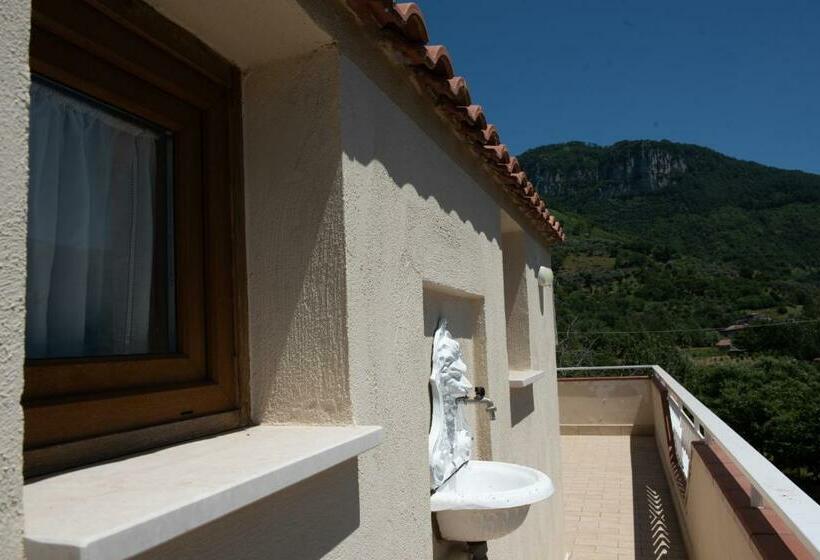 غرفة قياسية رباعية, Villa Cerasiello