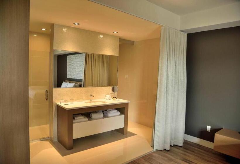 스위트 킹사이즈 침대, La Cache Du Golf