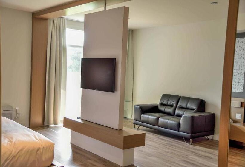 스위트, La Cache Du Golf