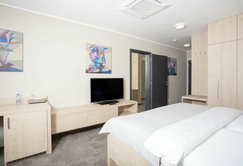 اتاق خانوادگی, Restart Superior