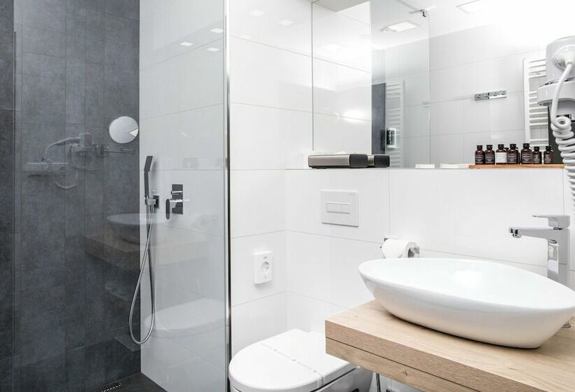 اتاق خانوادگی, Restart Superior