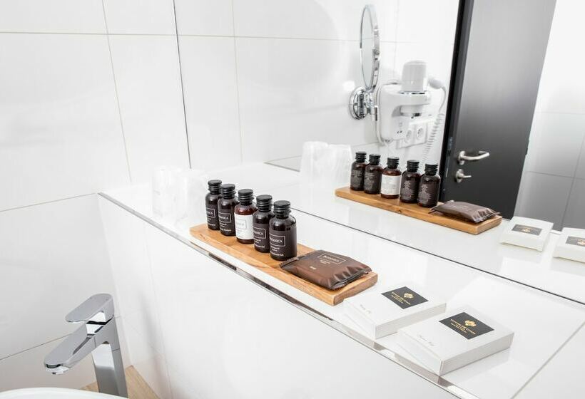 اتاق خانوادگی, Restart Superior