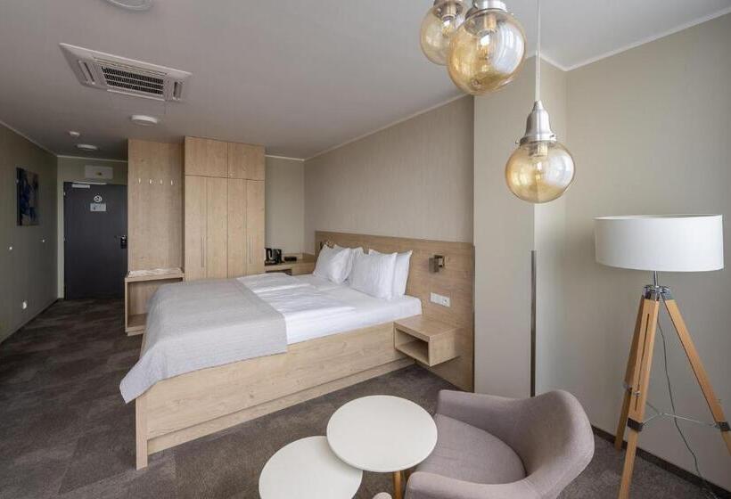 اتاق خانوادگی, Restart Superior