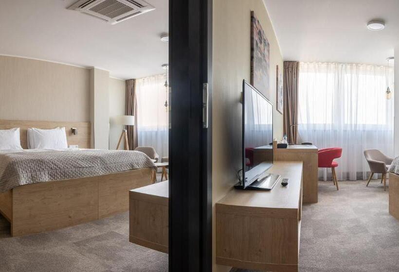 اتاق خانوادگی, Restart Superior