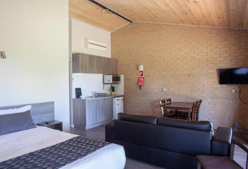 חדר משפחתי, Lookout Mountain Retreat