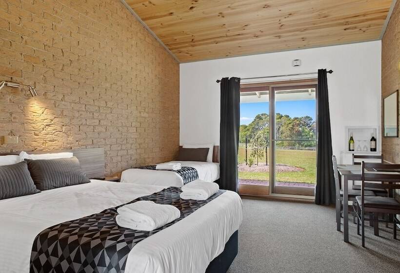 חדר משפחתי, Lookout Mountain Retreat