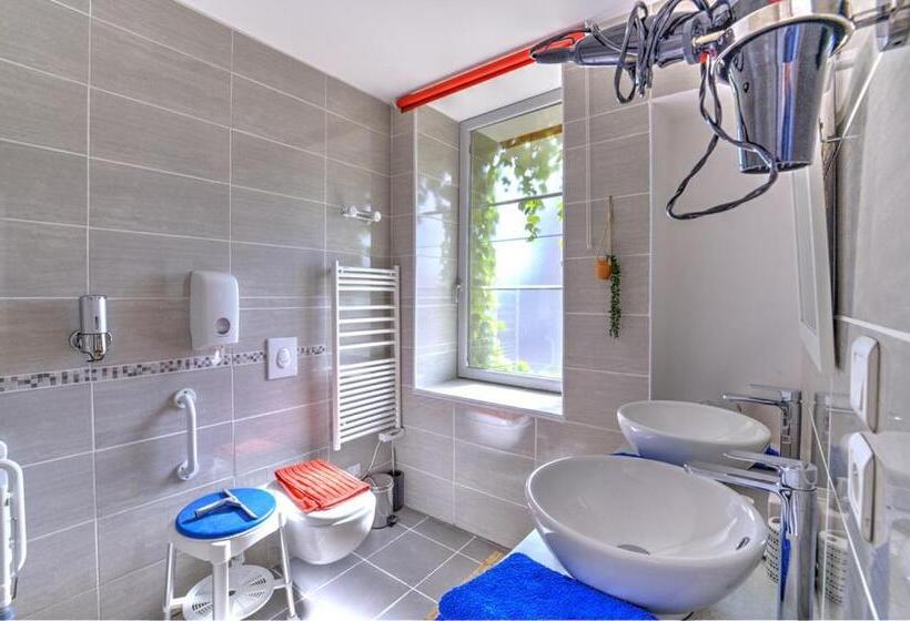 Номер Стандарт Адаптированный для Инвалидов, L'amarre Aux Anges