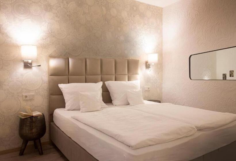 חדר משפחתי, Huttenmuhle Hillscheid