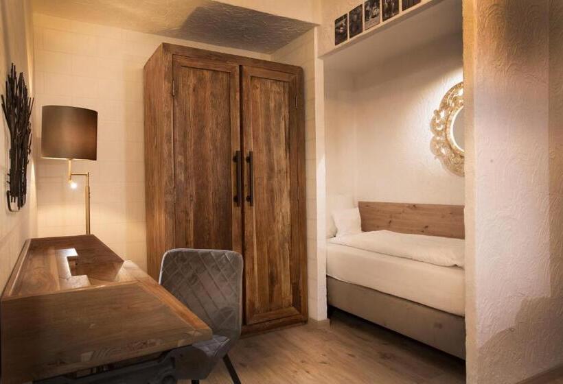 חדר משפחתי, Huttenmuhle Hillscheid