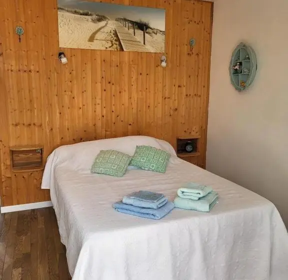 Standard room with outdoor bath, Chambre D Hôtes Le Chat Botté