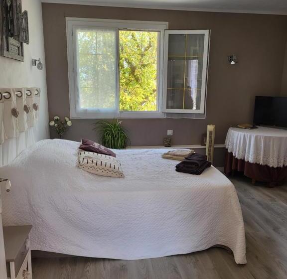 Standard room with outdoor bath, Chambre D Hôtes Le Chat Botté