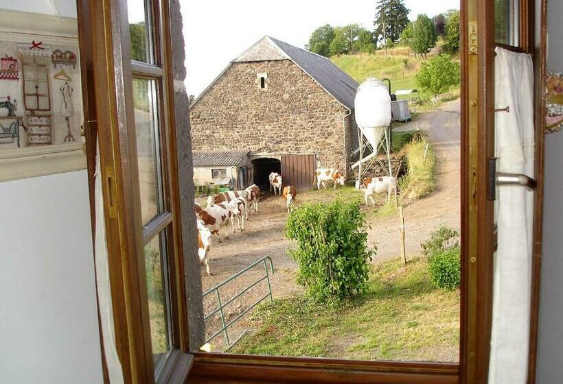 غرفة عائلية مطلّة علي الحديقة, Chez Marraine