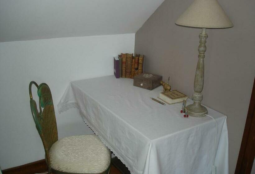 غرفة عائلية مطلّة علي الحديقة, Chez Marraine