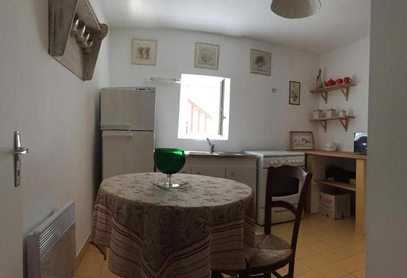 منزل 4 غرف نوم, Le Chateau D Asnieres En Bessin