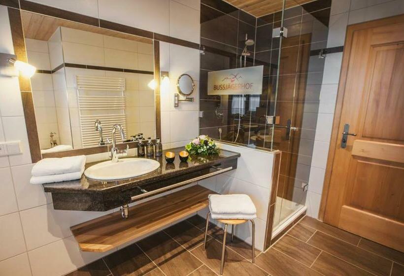 ２ベッドルームアパートメント, Bussjägerhof