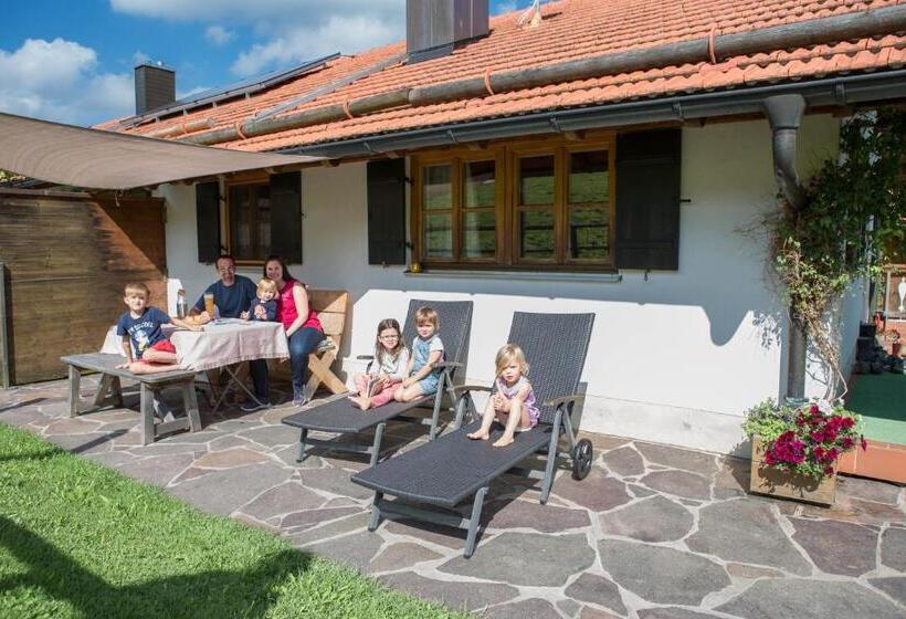 １ベッドルームハウス, Bussjägerhof