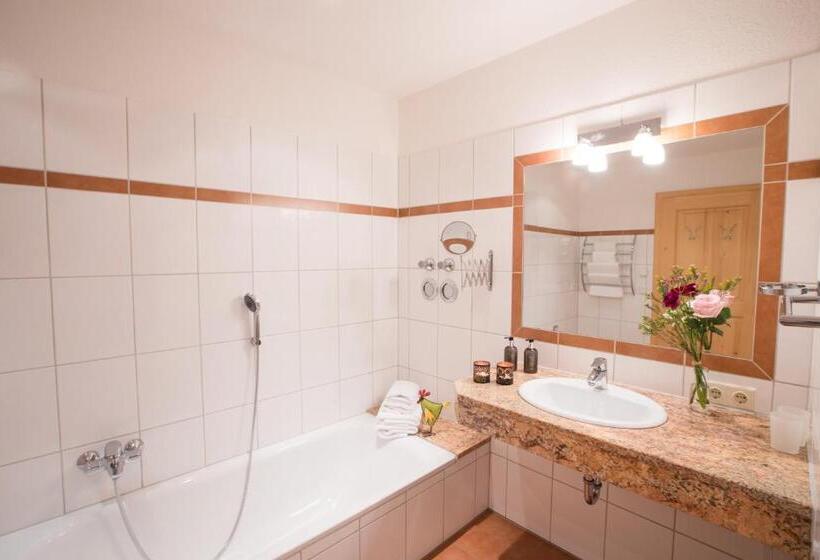 ２ベッドルームアパートメント, Bussjägerhof