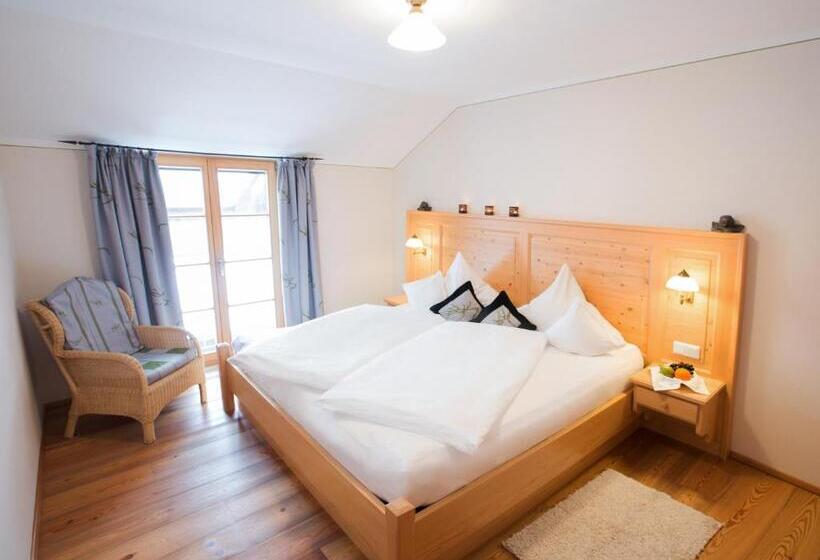 ２ベッドルームアパートメント, Bussjägerhof