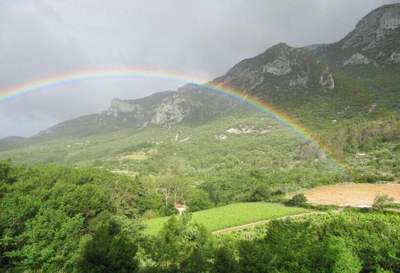 غرفة عائلية, Auberge De La Vallee