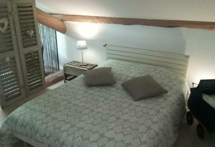 جناح, Les 2 Granges Chambre D Hôtes