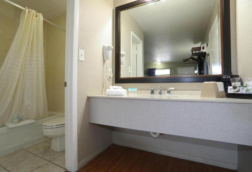 带大床的标准间, Executive Inn Panama City Beach