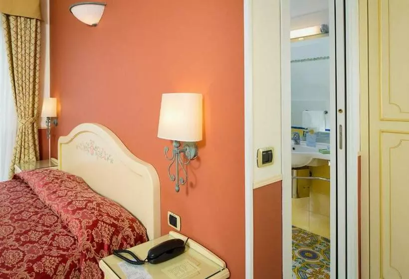 اتاق لوکس با چشم‌انداز دریا, Grande Albergo