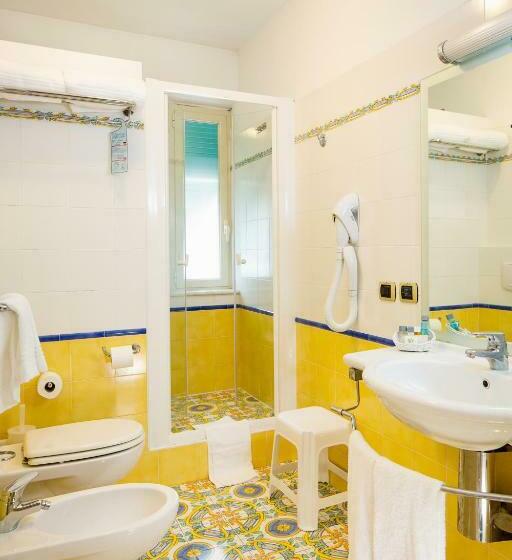 Номер Deluxe Вид на Море Боковой, Grande Albergo