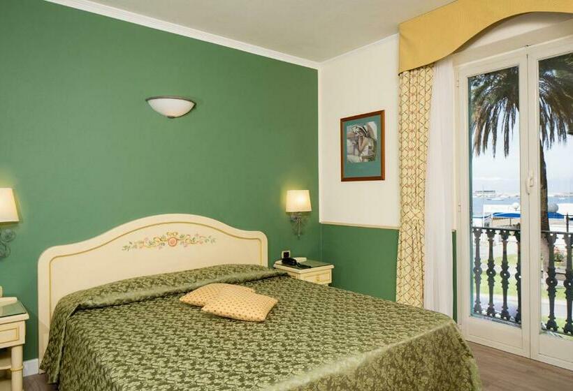جناح جونيور, Grande Albergo