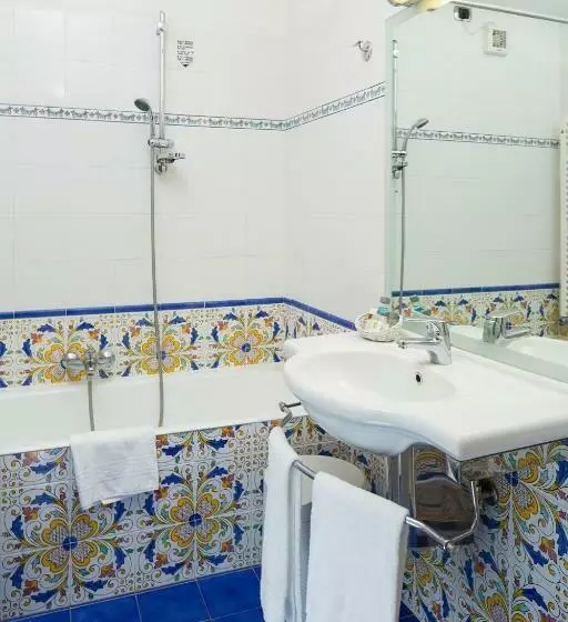 اتاق خانوادگی, Grande Albergo