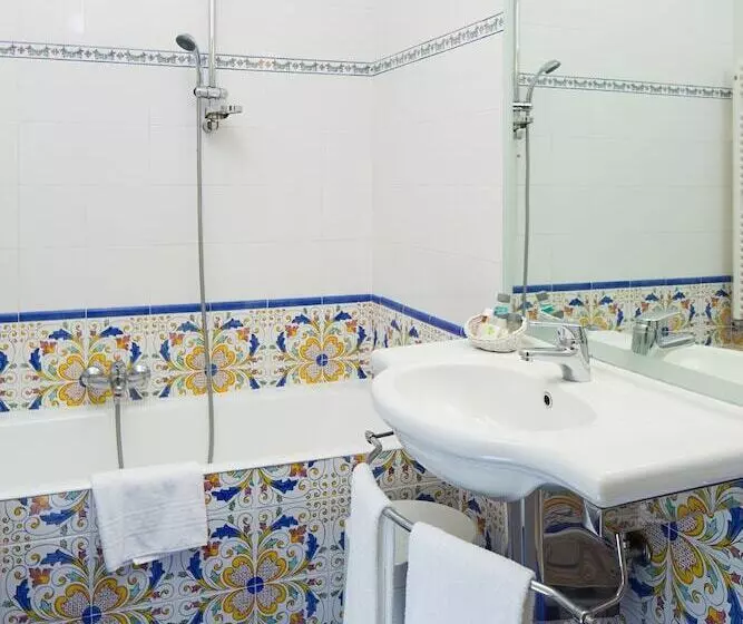 اتاق خانوادگی, Grande Albergo