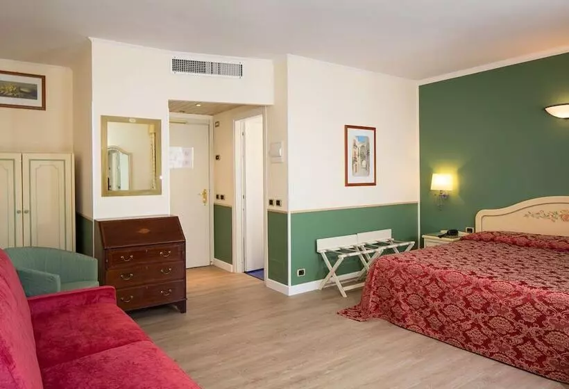 اتاق خانوادگی, Grande Albergo