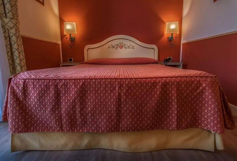 اتاق لوکس با چشم‌انداز دریا, Grande Albergo