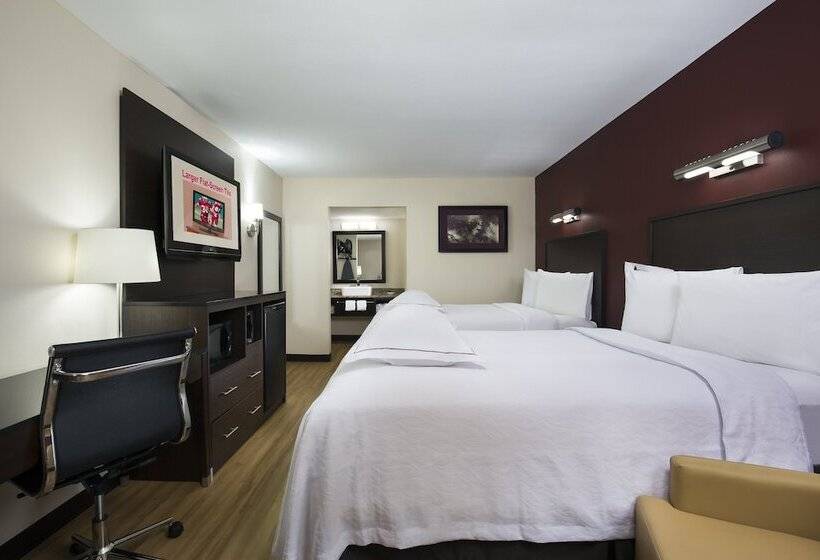 غرفة بريميوم, Red Roof Inn Plus+ Birmingham East – Irondale/airport