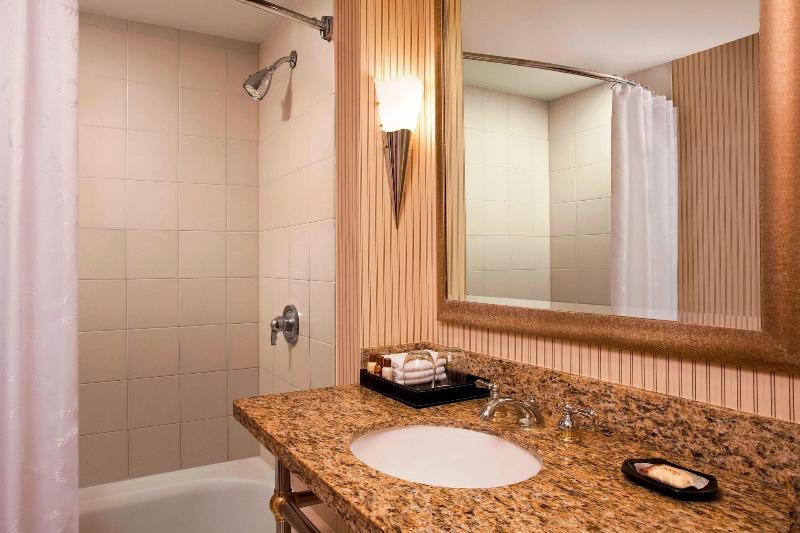 带大床的豪华间, Sheraton Atlantic City Convention Center