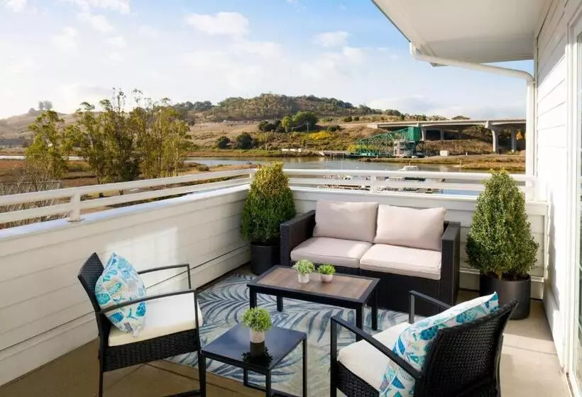سوئیت با تخت بزرگ, Sheraton Sonoma Wine Country Petaluma