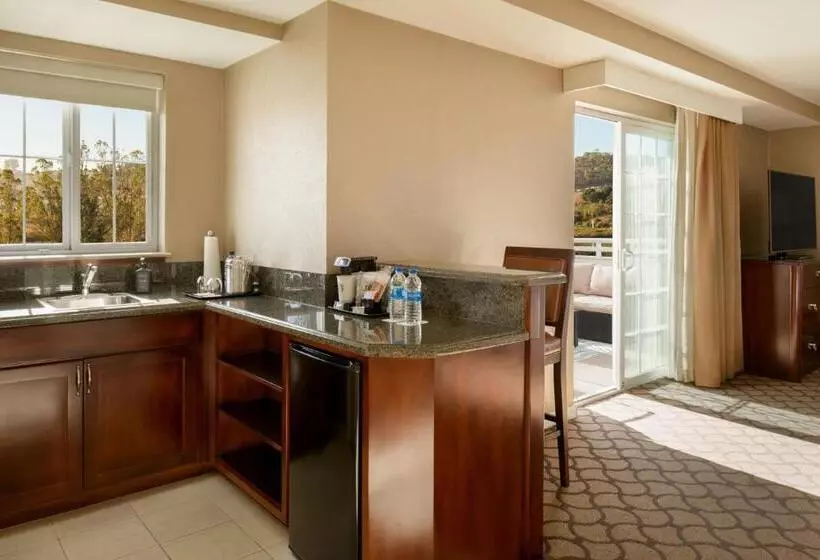 سوئیت با تخت بزرگ, Sheraton Sonoma Wine Country Petaluma
