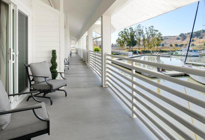 غرفة ديلوكس سرير ملكى, Sheraton Sonoma Wine Country Petaluma