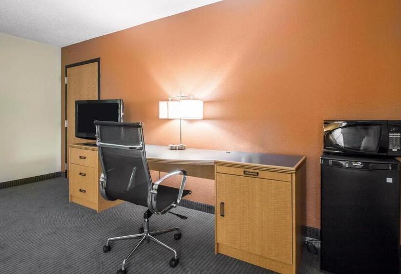 جناح, Sleep Inn & Suites Sheboygan I 43